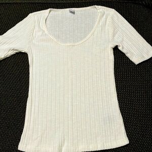 Old Navy Scoop Neck Tee (basically new)